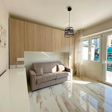 Appartement Wh - Un Posto Al Sole - Attico Monolocale Con Parcheggio Gratuito - 5 Minuti Dal Centro - Wifi *
